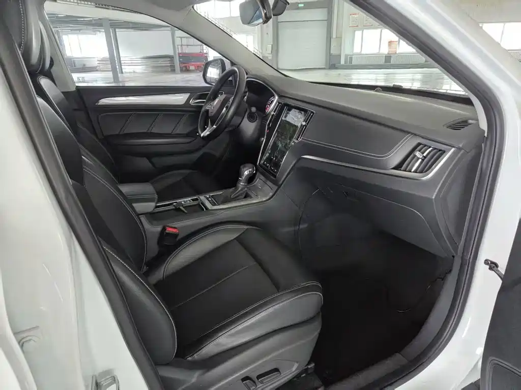 Roewe RX5 20 T 2 WD Auto Internet Smart Enjoyment