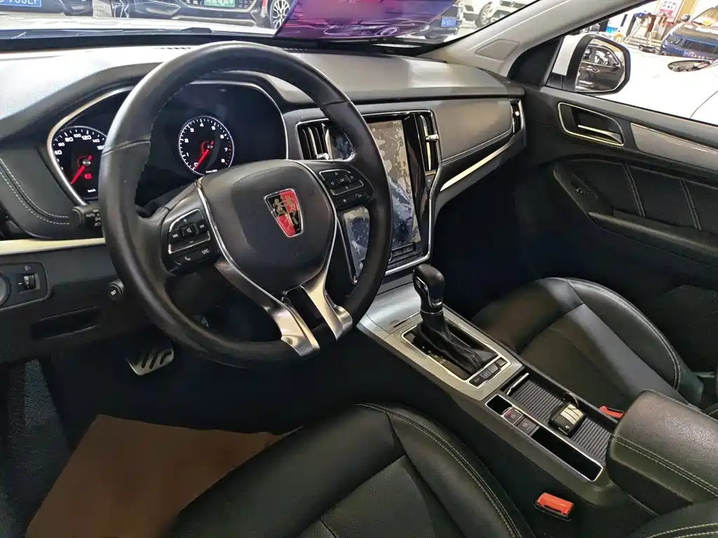 Roewe RX5 20 T 2 WD Auto Internet Smart Enjoyment