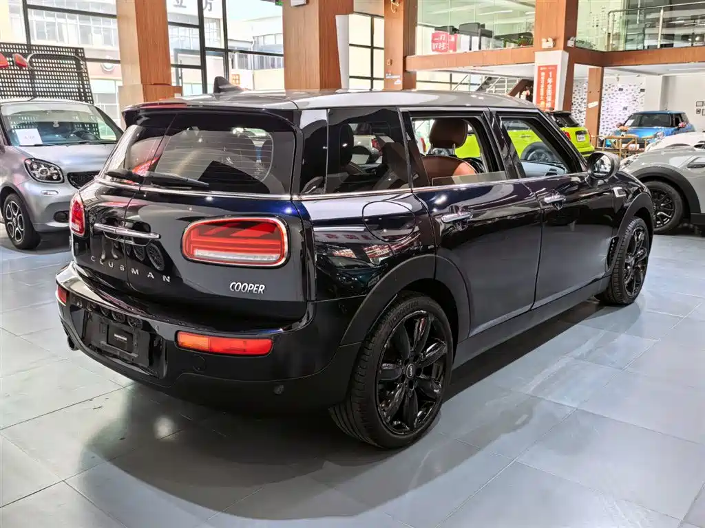 MINI CLUBMAN 1.5 T COOPER Connoisseur