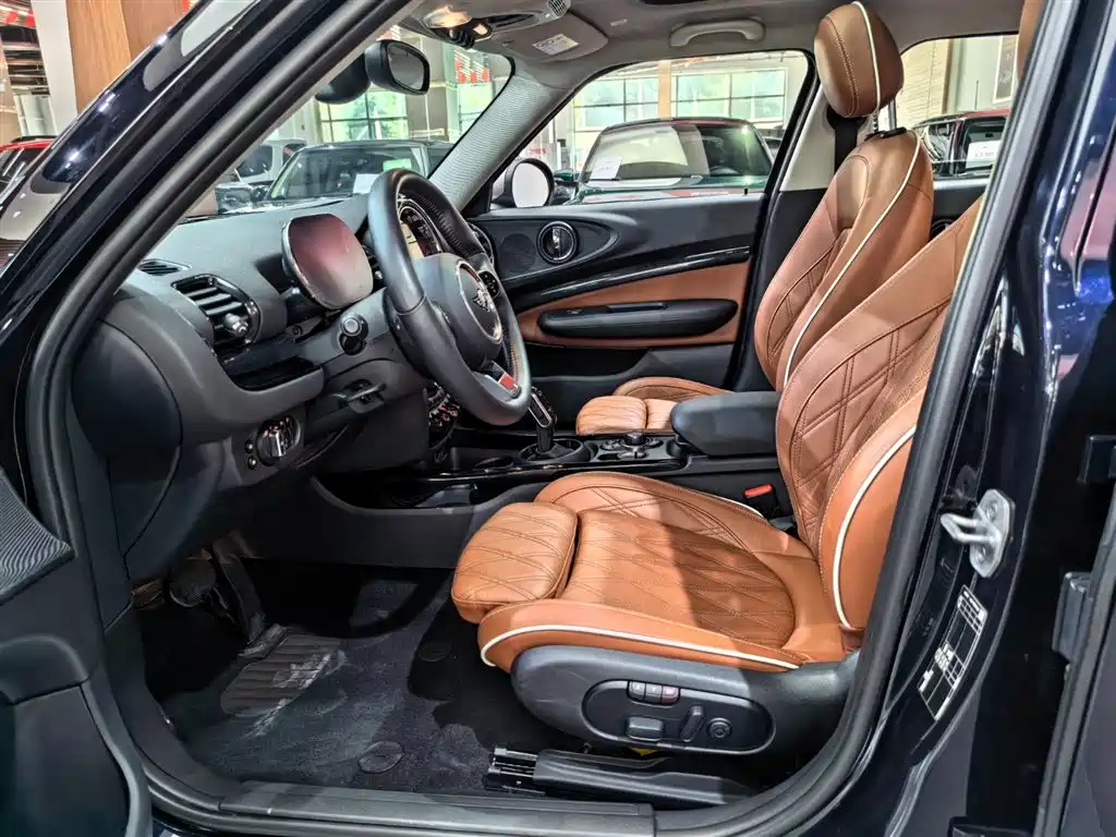MINI CLUBMAN 1.5 T COOPER Connoisseur