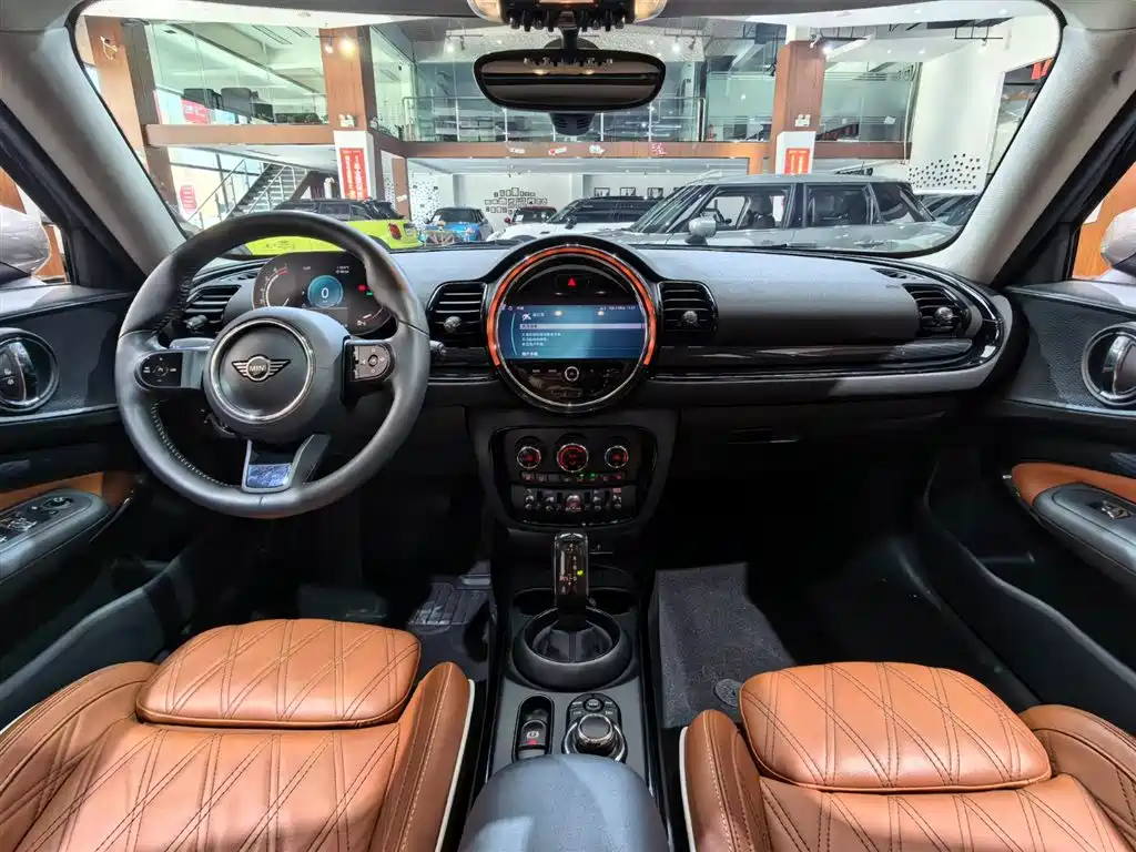 MINI CLUBMAN 1.5 T COOPER Connoisseur