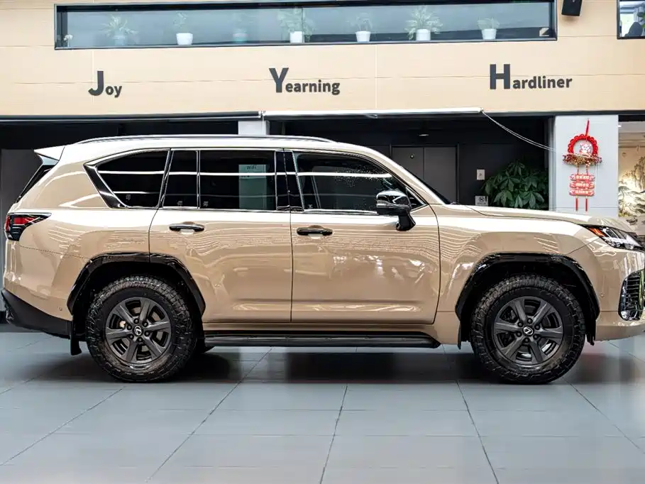 Lexus LX 700 h OVERTRAIL