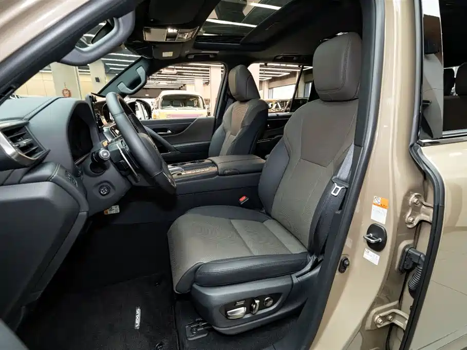 Lexus LX 700 h OVERTRAIL