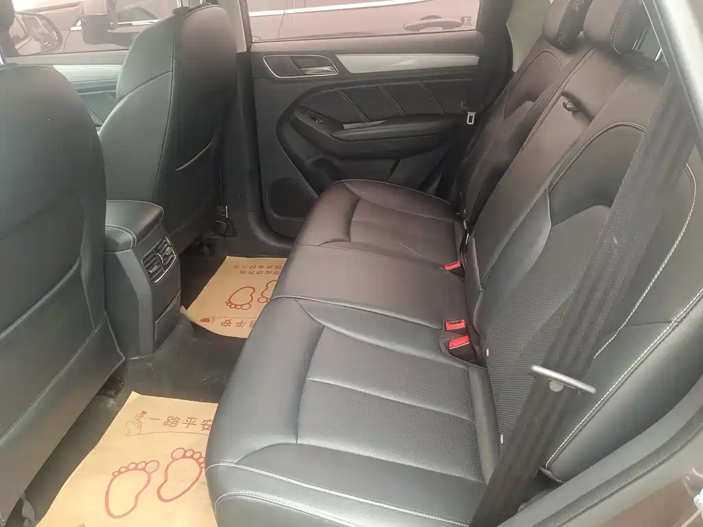 Roewe RX5 20 T 2 WD Auto Internet Smart Enjoyment
