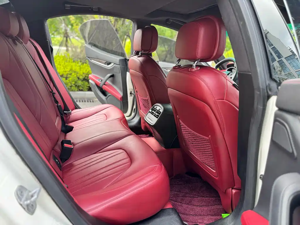 Ghibli 3.0 T Standard
