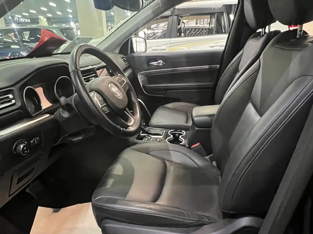 Grand Commander 2.0 T 4 WD Joy CN-VI