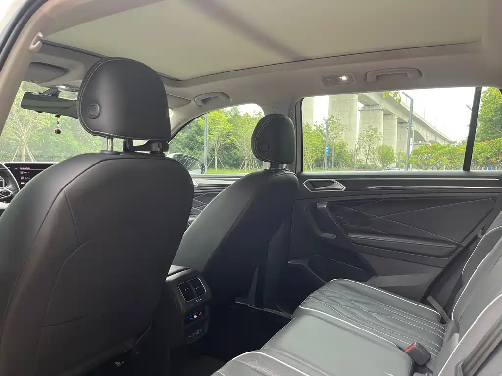 Tiguan L 330 TSI Auto 2 WD Smart Enjoyment