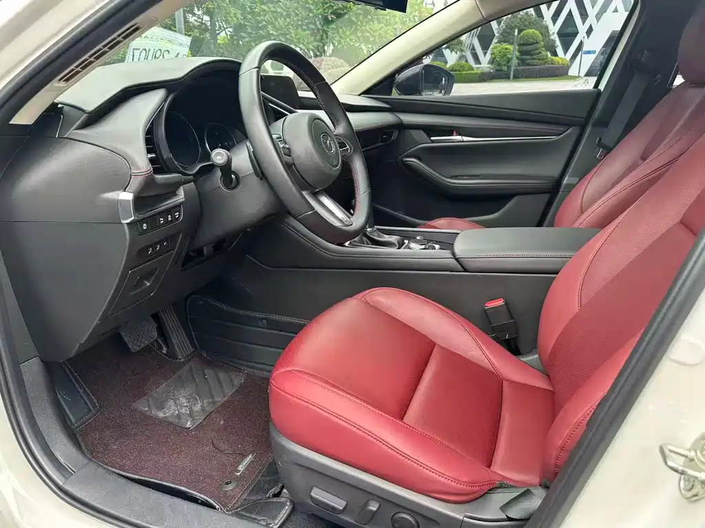 Mazda 3 Axela 2.0 L Auto Quality Shine Obsidian