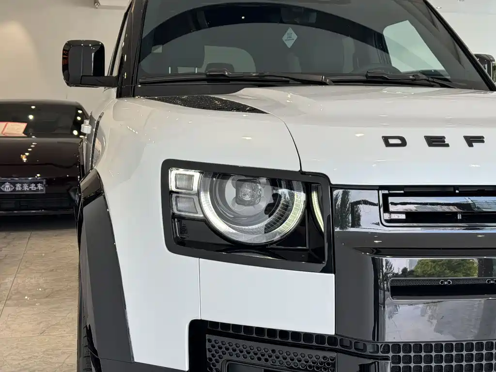Land Rover Defender 路虎卫士 2025款 110 3.0 T P400 X-Dynamic SE