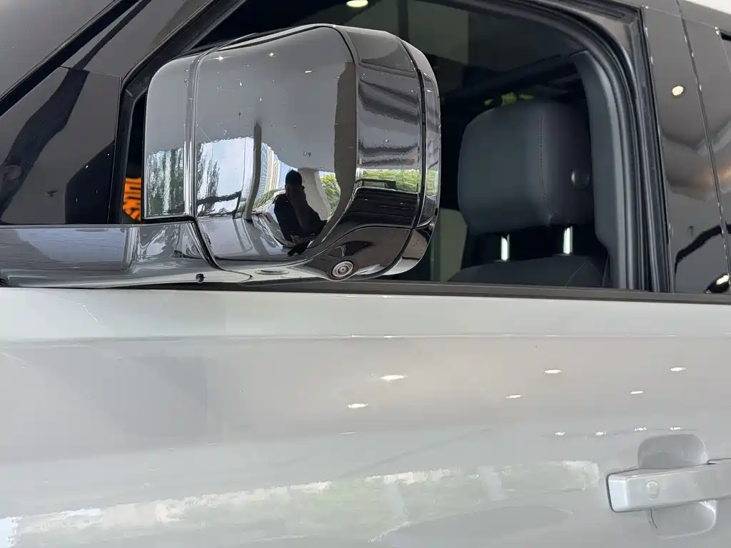Land Rover Defender 路虎卫士 2025款 110 3.0 T P400 X-Dynamic SE