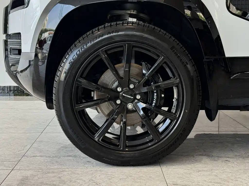 Land Rover Defender 路虎卫士 2025款 110 3.0 T P400 X-Dynamic SE