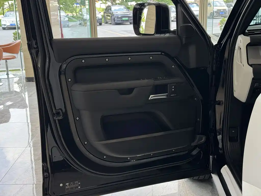Land Rover Defender 路虎卫士 2025款 110 3.0 T P400 X-Dynamic SE