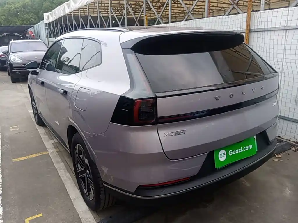 Volvo XC70 PHEV 沃尔沃XC70插电式混动 2026款 两驱长续航Core