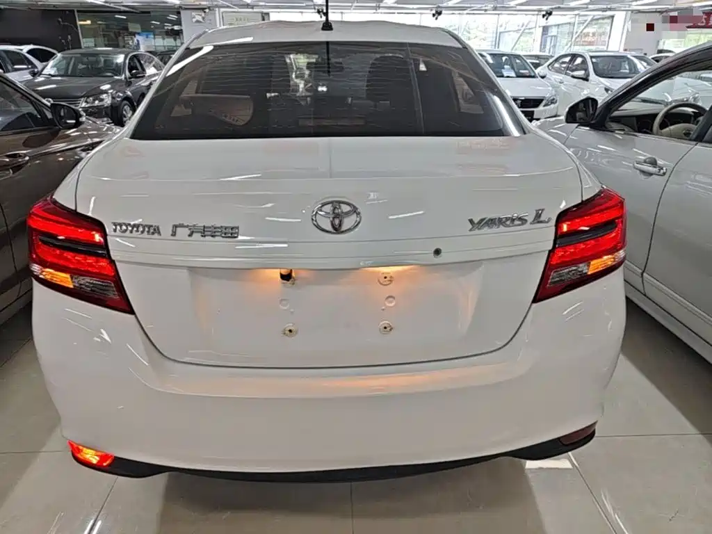 YARiS L Zhixiang 1.5 E CVT Charm Motion CN-VI