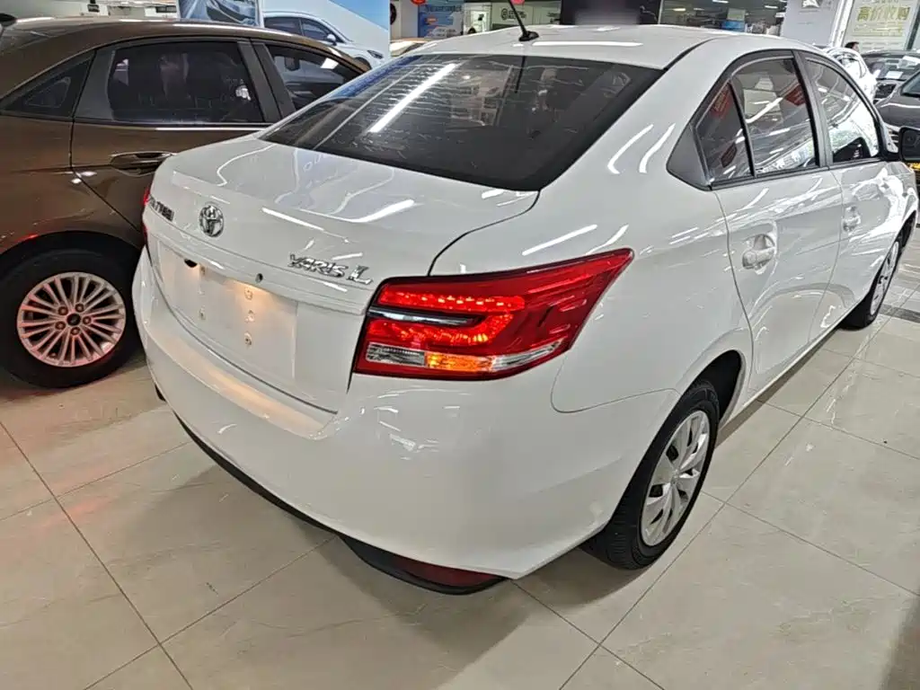 YARiS L Zhixiang 1.5 E CVT Charm Motion CN-VI