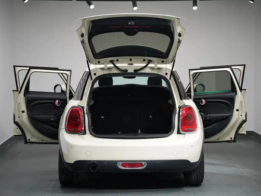 MINI 1.2 T ONE Pioneer 5-door