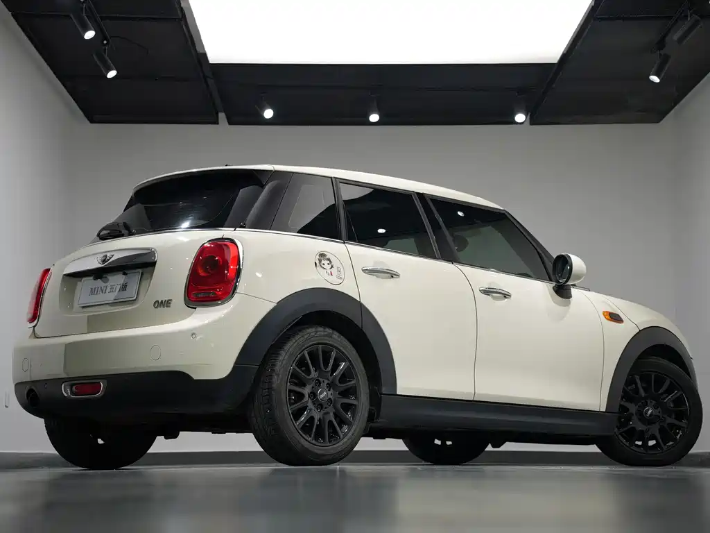 MINI 1.2 T ONE Pioneer 5-door