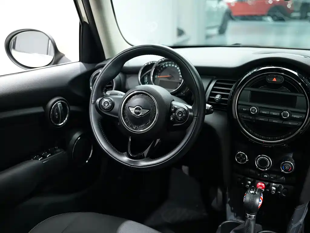 MINI 1.2 T ONE Pioneer 5-door