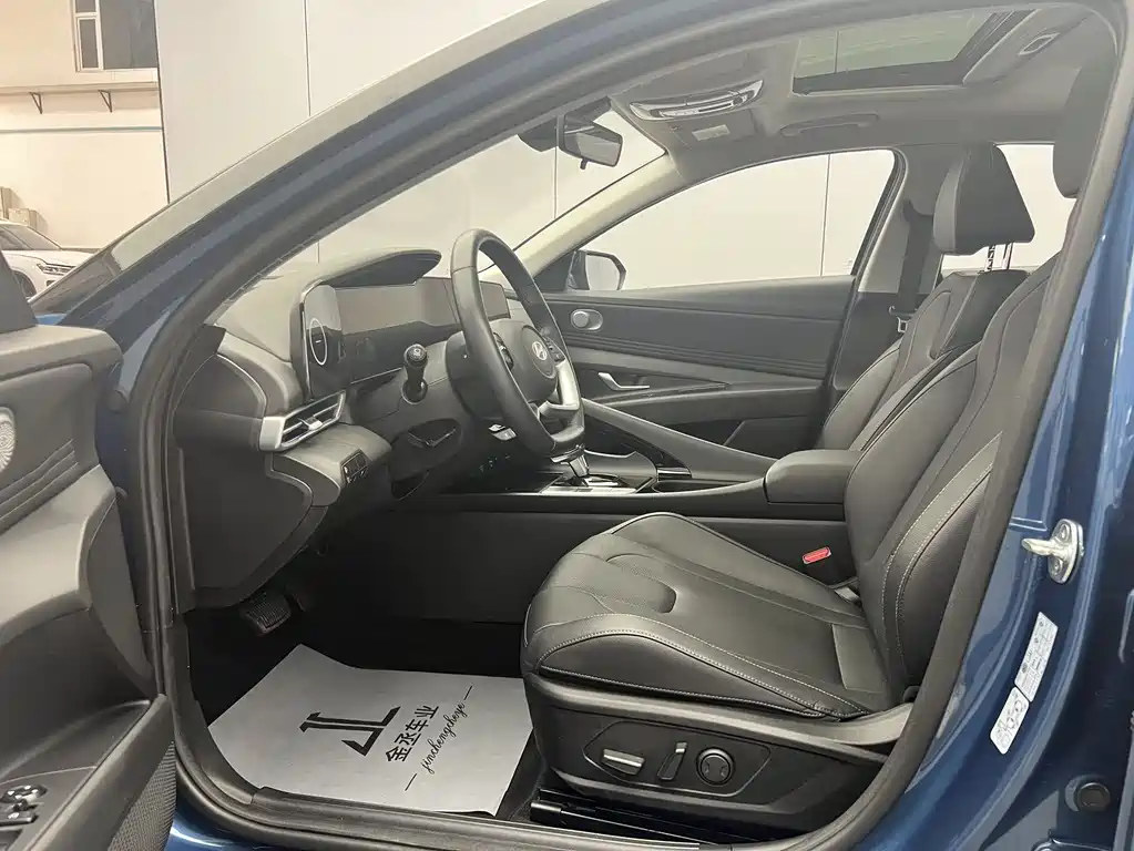 Elantra 1.5 L CVT TOP Flagship