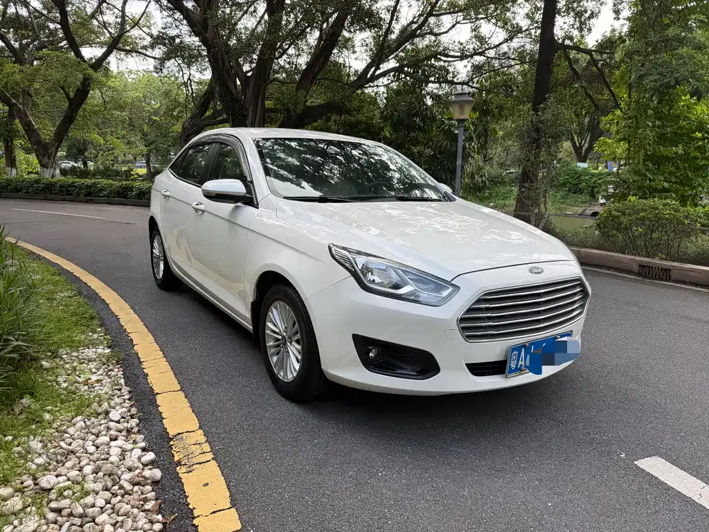 Escort Facelift 1.5 L Auto Comfort