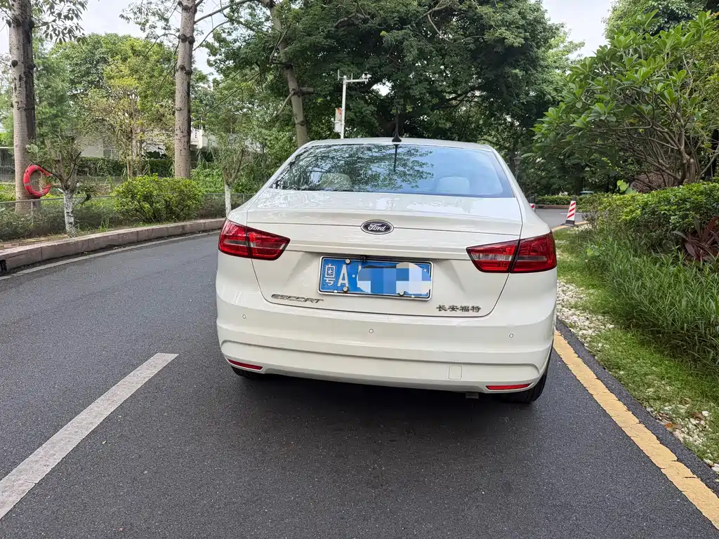 Escort Facelift 1.5 L Auto Comfort