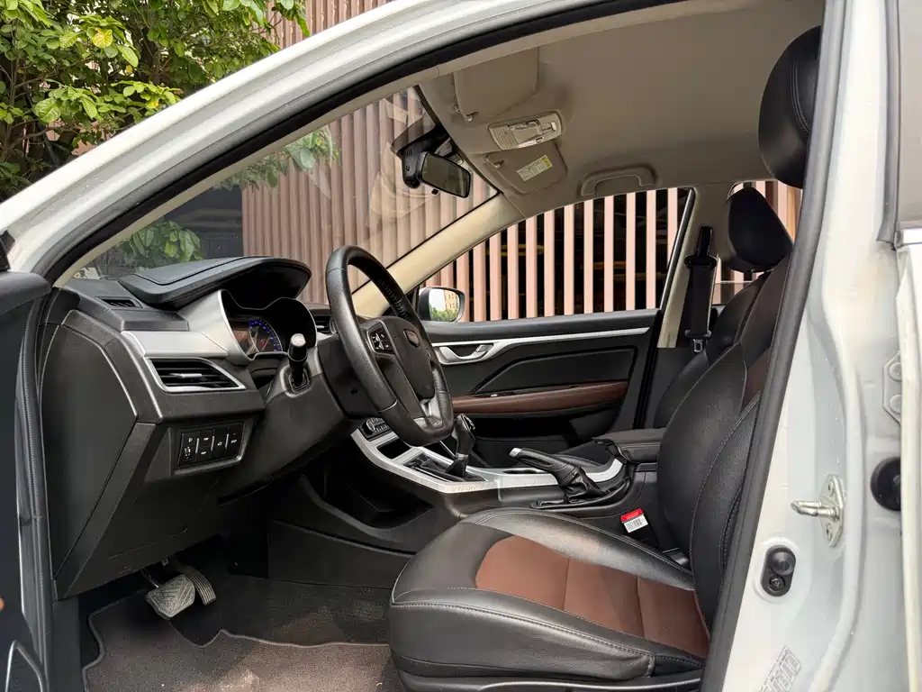 Vision Upgraded 1.5 L CVT Luxury CN-VI