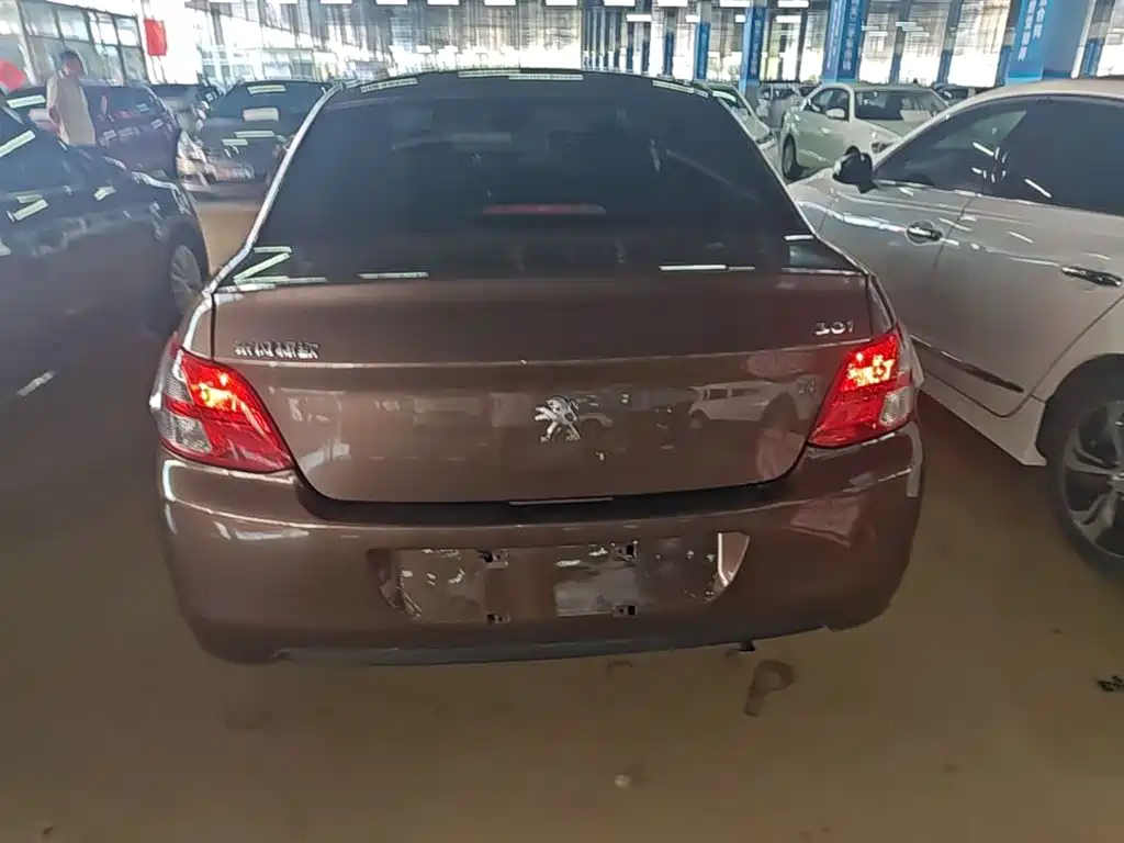 Peugeot 301 1.6 L Auto Comfort