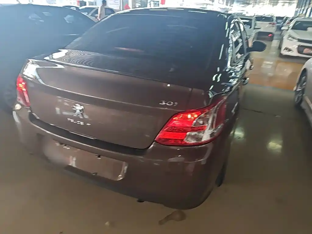 Peugeot 301 1.6 L Auto Comfort