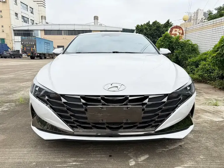 Hyundai Elantra 1.5 L CVT LUX Distinguished