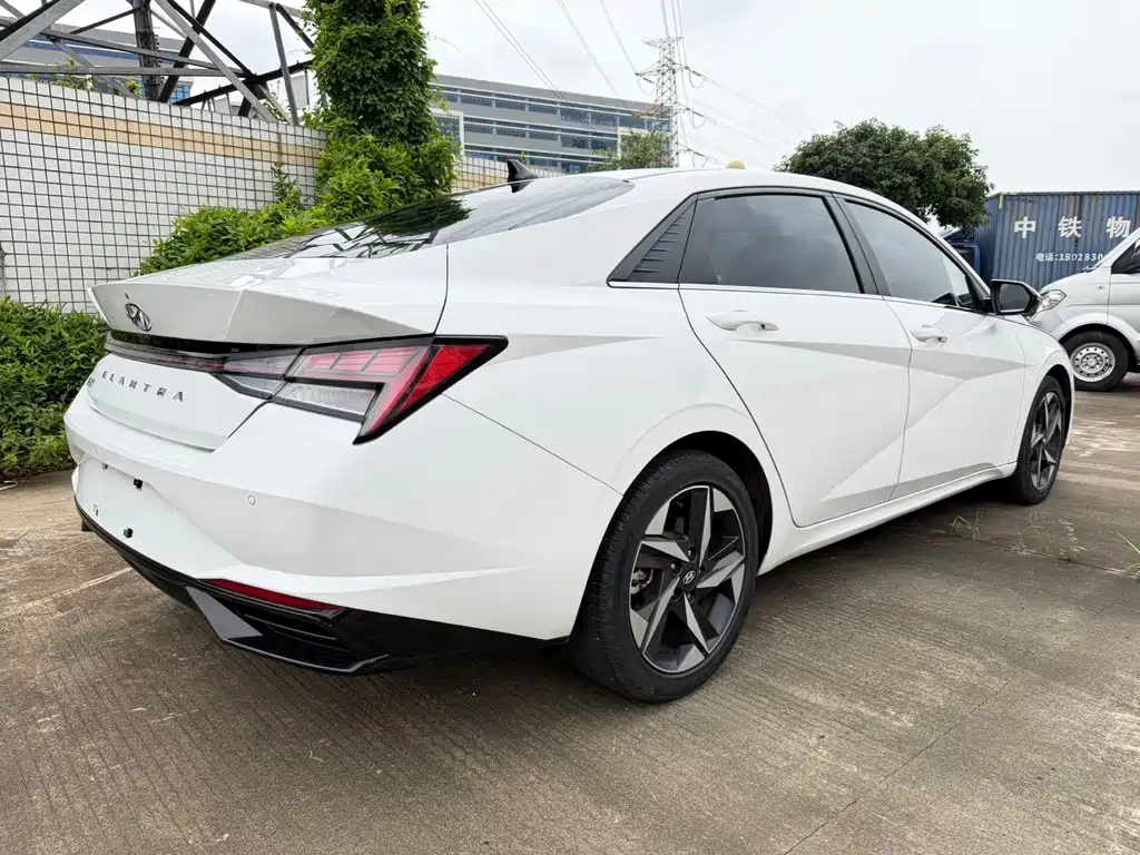 Elantra 1.5 L CVT LUX Distinguished