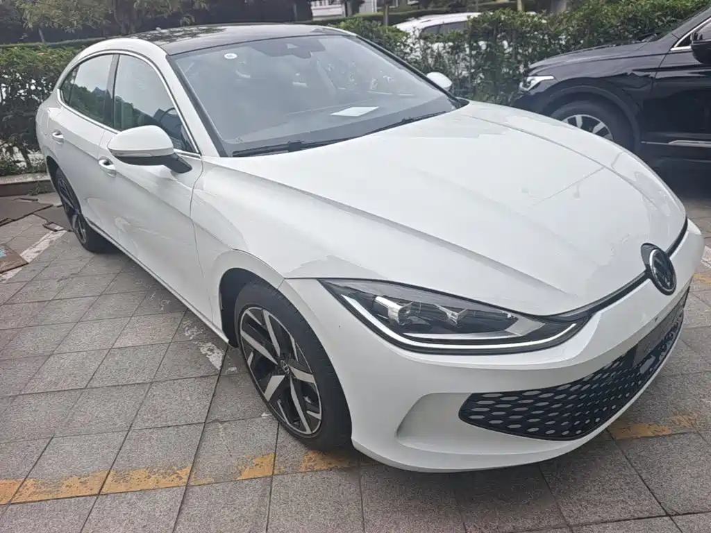 Lamando Lamando L 280 TSI DSG Spicy Cool