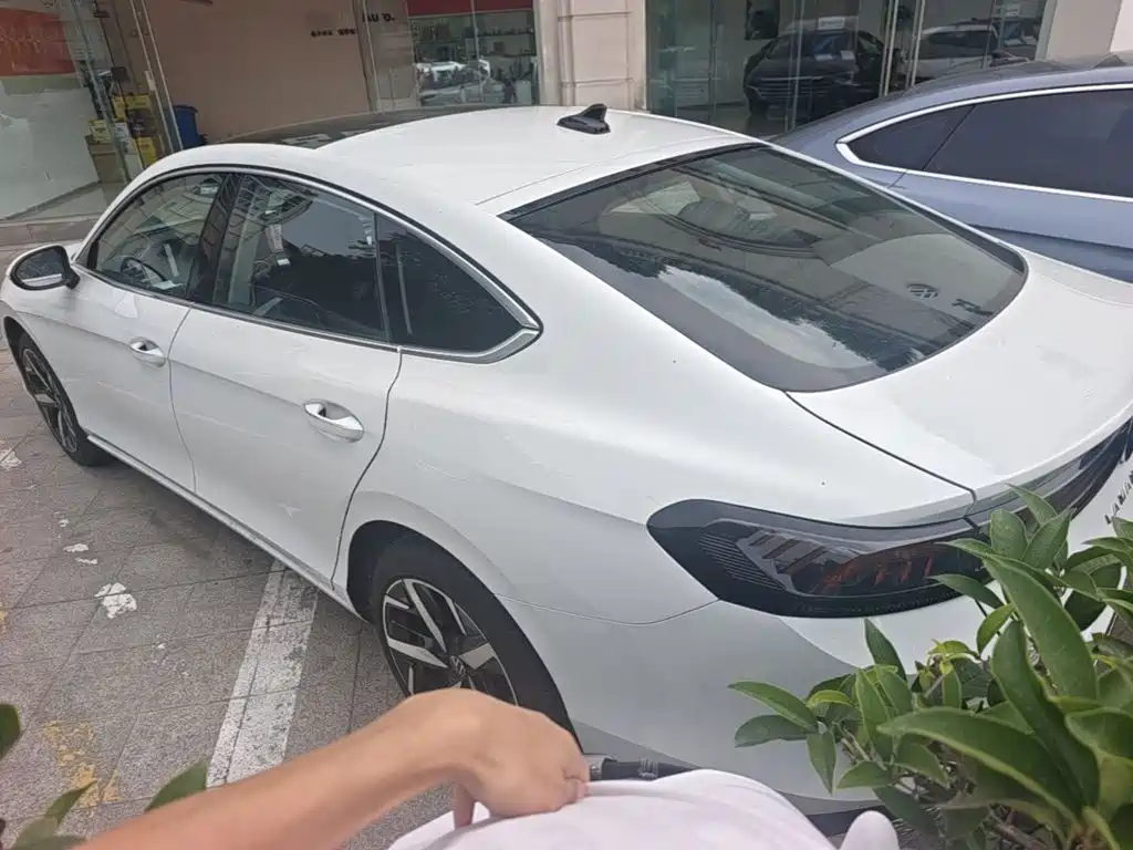 Lamando Lamando L 280 TSI DSG Spicy Cool