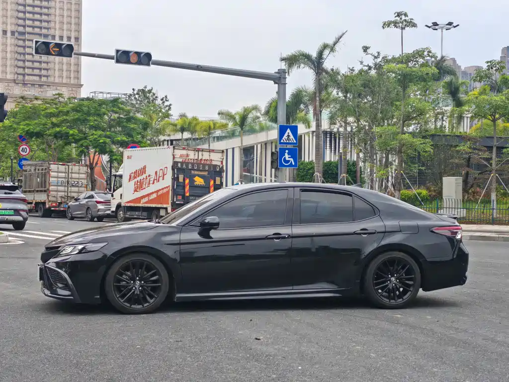 Camry 2.0 S Knight