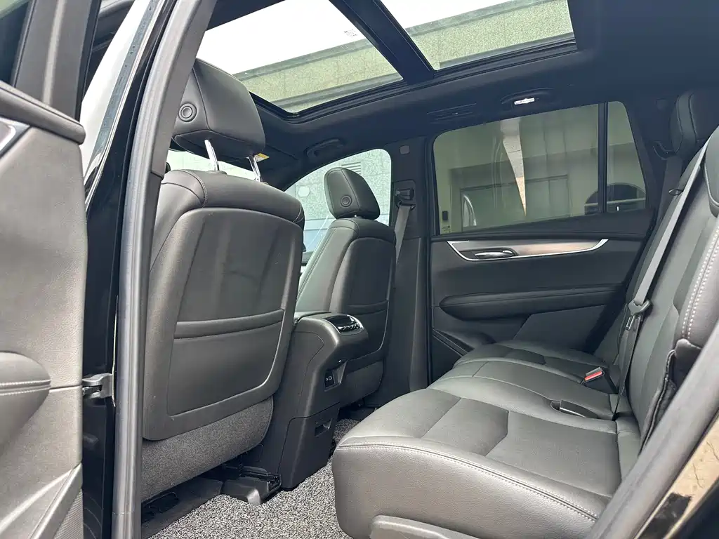 Cadillac XT6 凯迪拉克XT6 2020款 28 T 七座风尚型