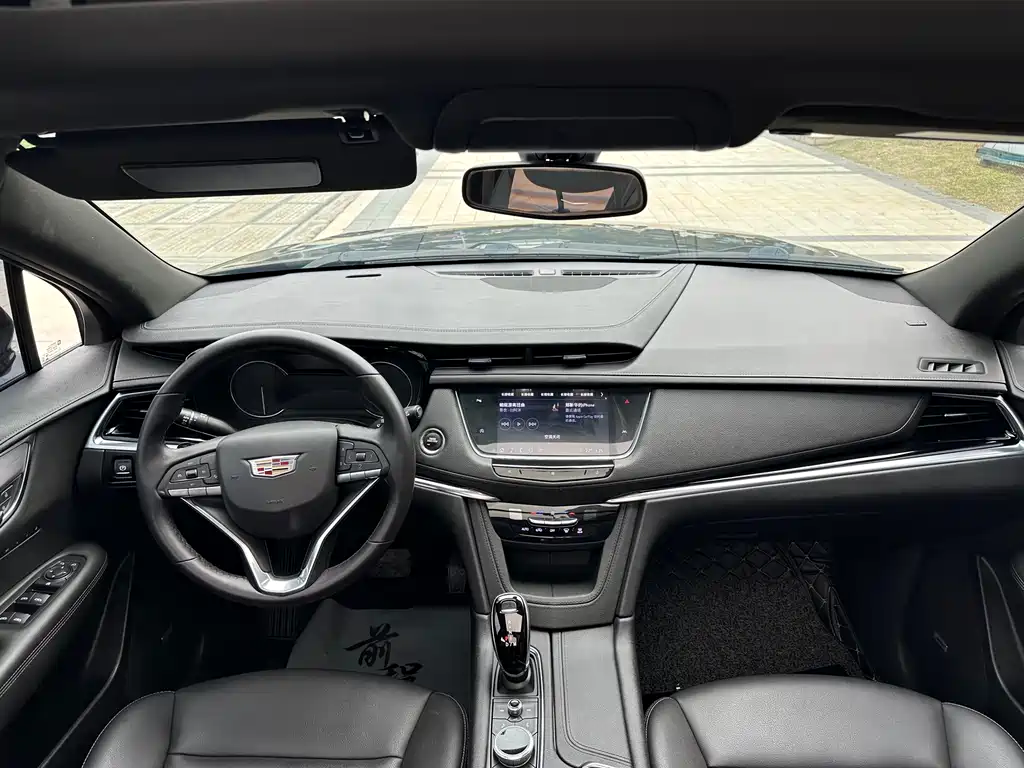 Cadillac XT6 凯迪拉克XT6 2020款 28 T 七座风尚型
