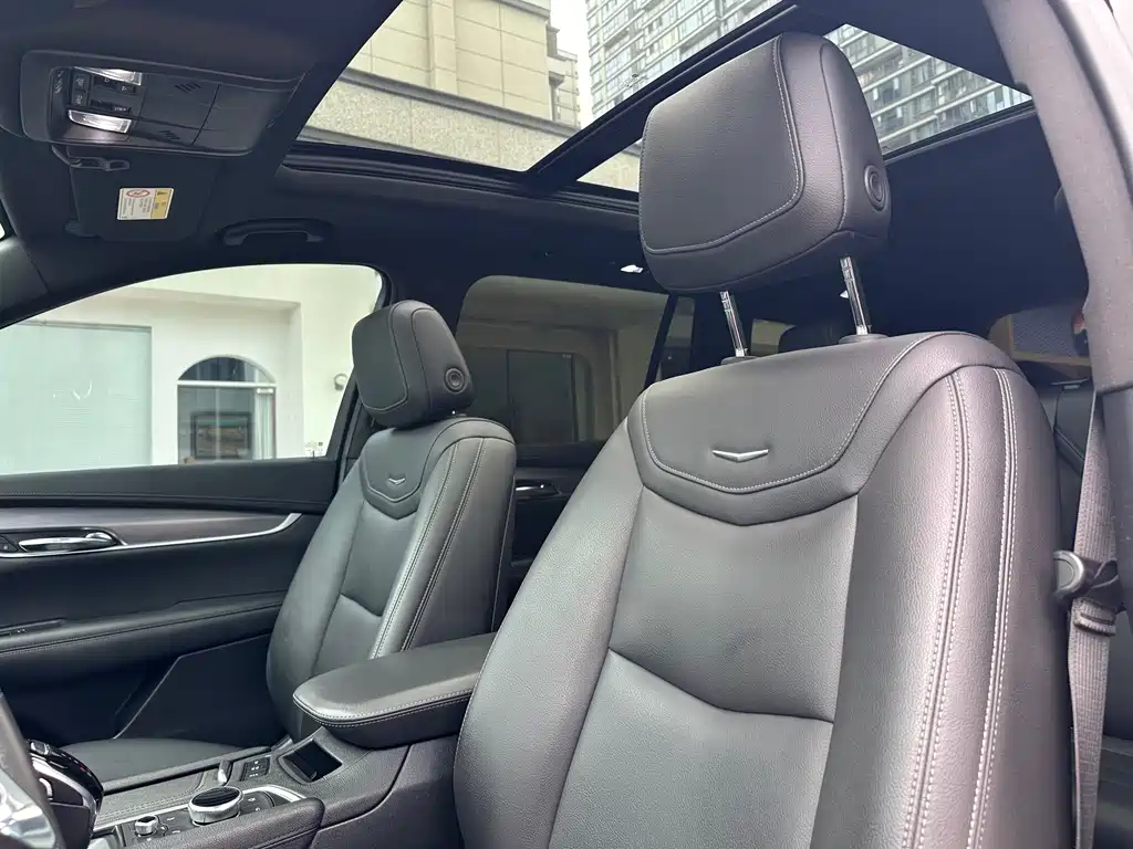 Cadillac XT6 凯迪拉克XT6 2020款 28 T 七座风尚型