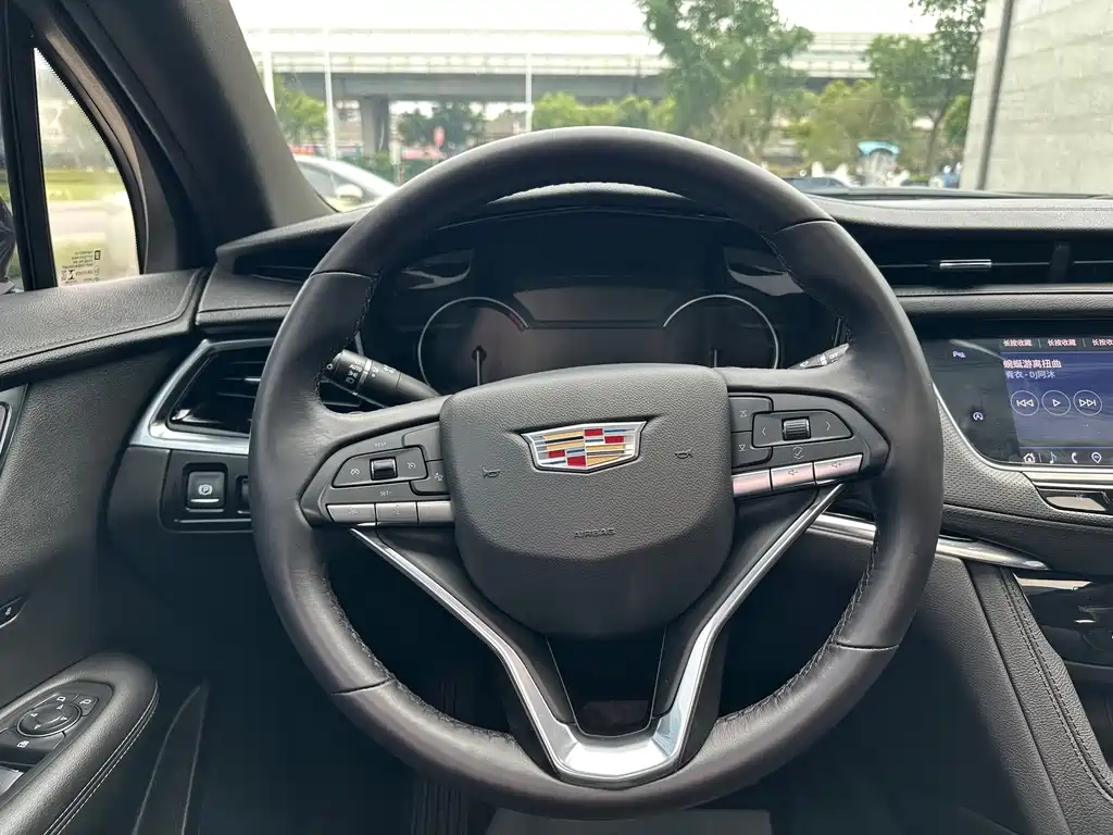 Cadillac XT6 凯迪拉克XT6 2020款 28 T 七座风尚型