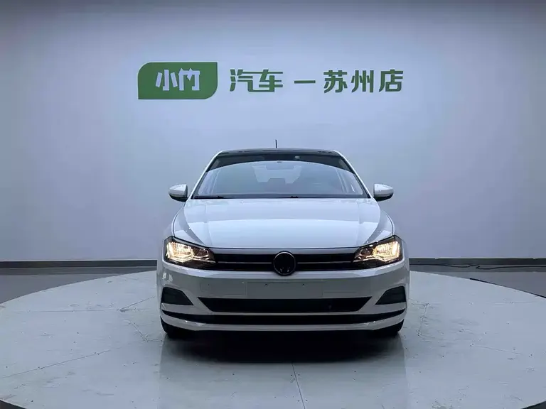 Volkswagen Polo Plus 1.5 L Auto Colorful Tech