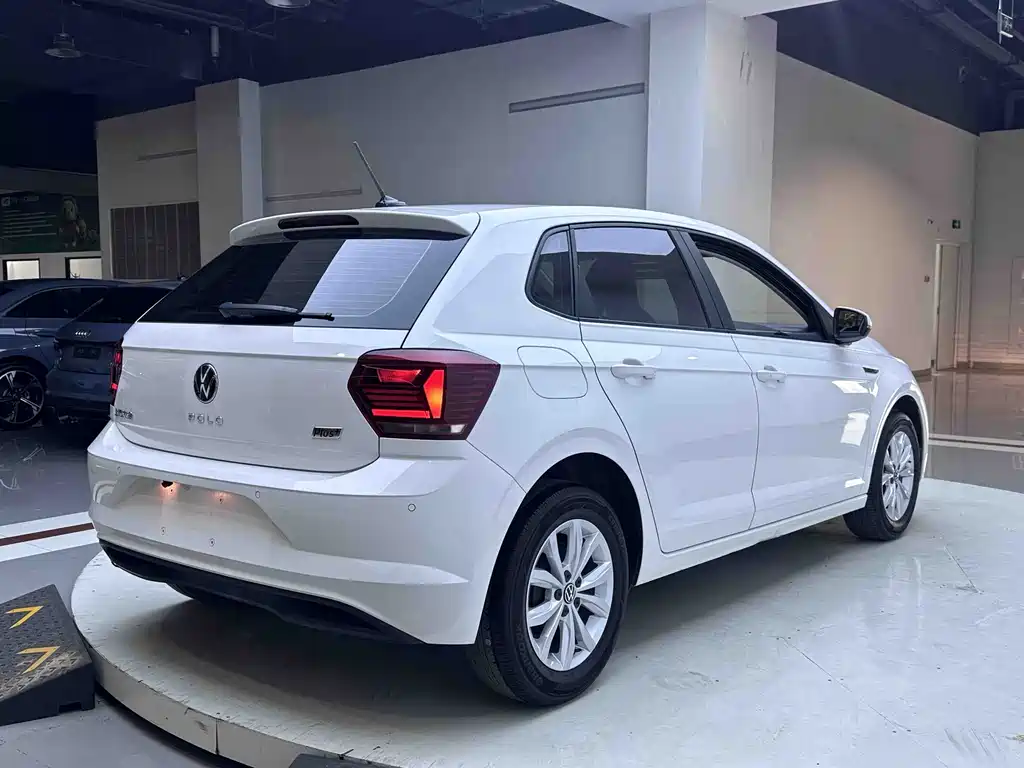 Polo Plus 1.5 L Auto Colorful Tech