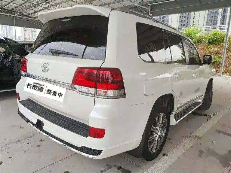 Toyota Land Cruiser (Import) 4.0 L V6 Middle East Base