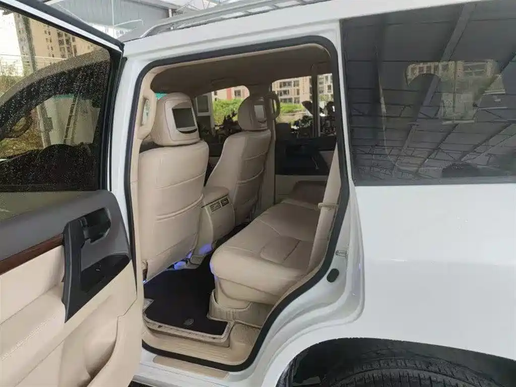 Land Cruiser (Import) 4.0 L V6 Middle East Base