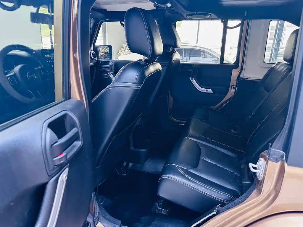 Wrangler 3.0 L Sahara 4-door Comfort Enjoyment