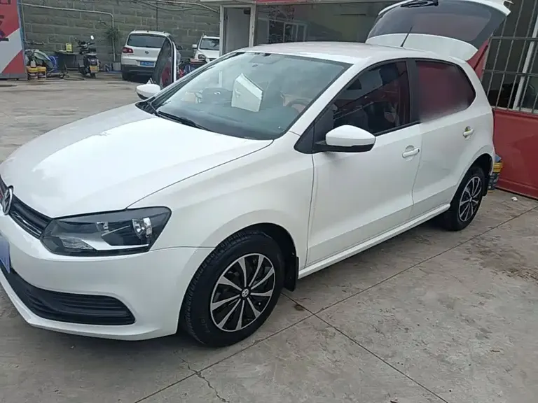 Volkswagen Polo 1.4 L Manual Style