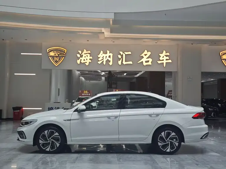 Volkswagen Bora 300 TSI DSG Supreme Travel