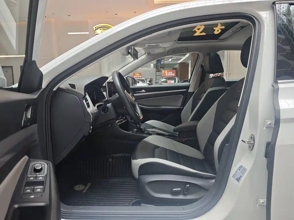 Bora 300 TSI DSG Supreme Travel