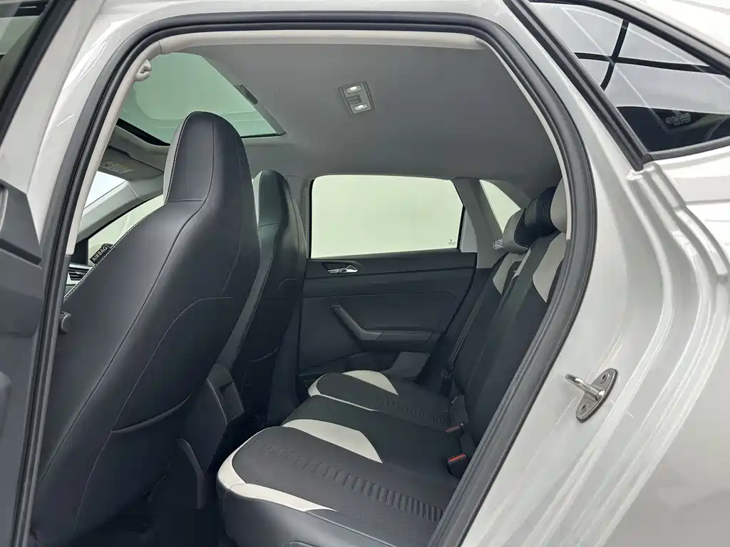 Polo Plus 1.5 L Auto Colorful Tech