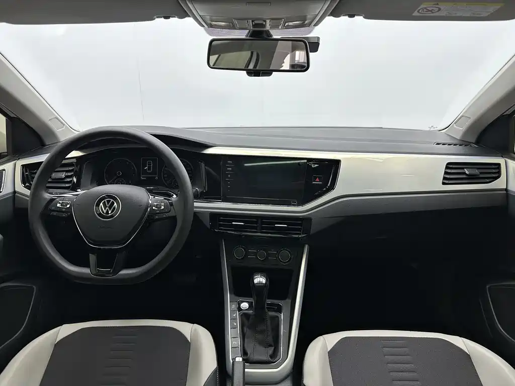 Polo Plus 1.5 L Auto Colorful Tech