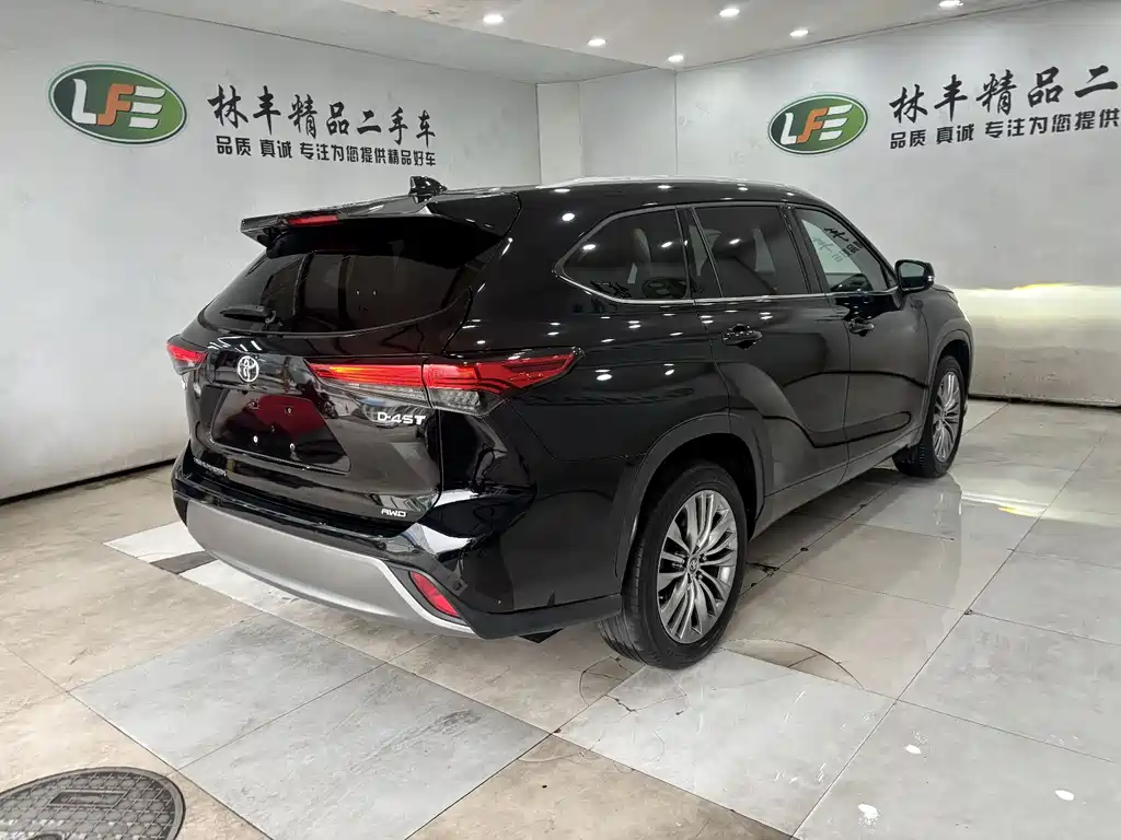 Highlander 380 T 4 WD Distinguished 7-seat