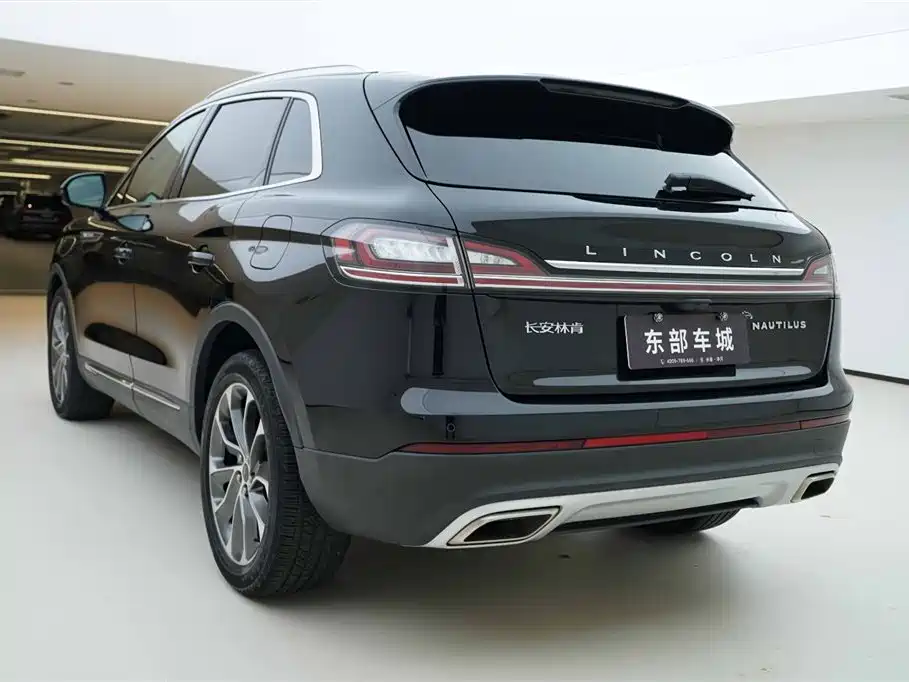 Nautilus 2.0 T 4 WD Premium