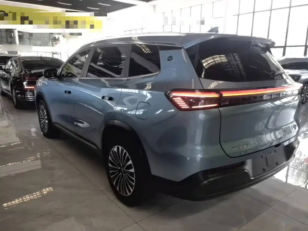 Tiggo 8 PLUS C-DM 1.5 T 116 km Distinguished 5-seat